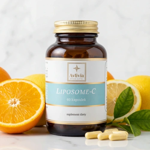 Liposome-C Avlivia - słoiczek z kapsułkami liposomalnej witaminy C obok świeżych pomarańczy i cytryn